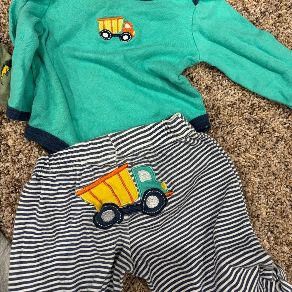 Assorted baby outfits - Picture 5 of 7